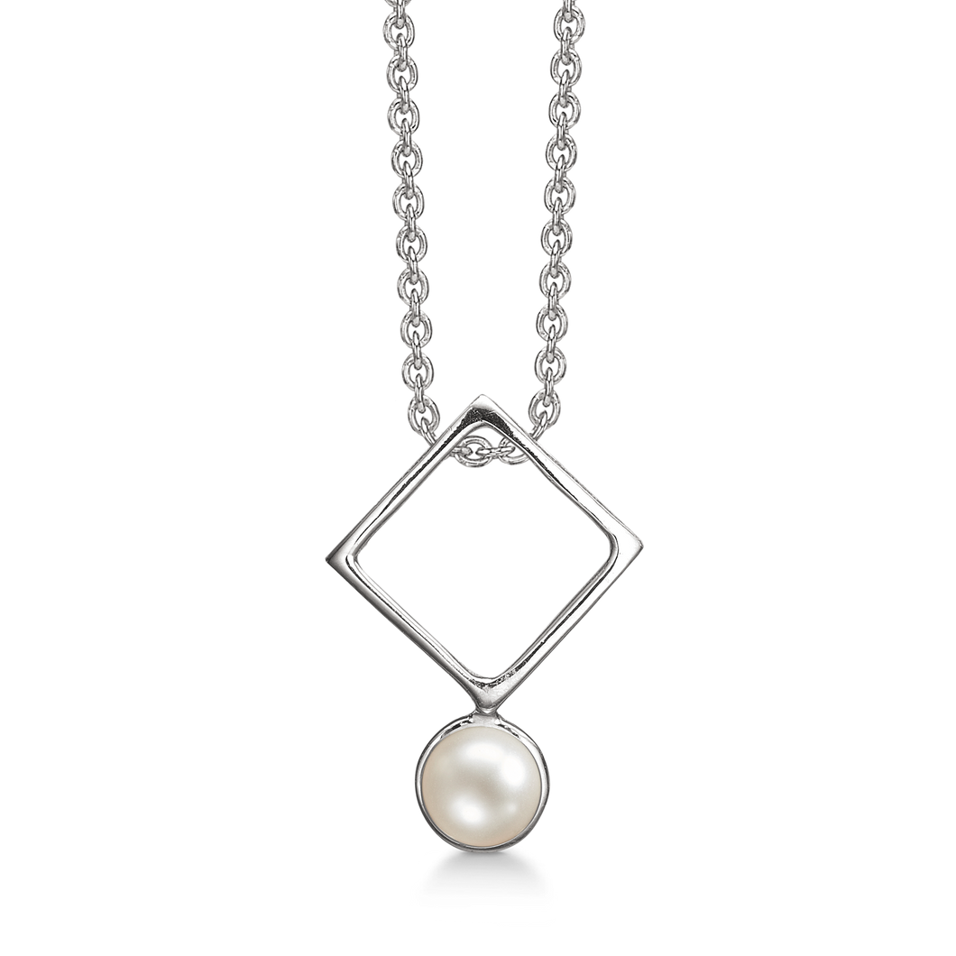 Due to with freshwater pearl in oval (925)