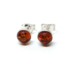 Load image into Gallery viewer, &lt;transcy&gt;Green Amber ear studs 6 mm with smooth edge (925)&lt;/transcy&gt;
