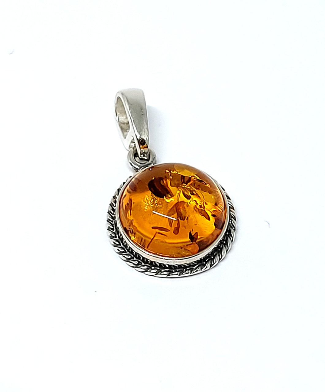 <transcy>Green amber pendant open pattern (925)</transcy>