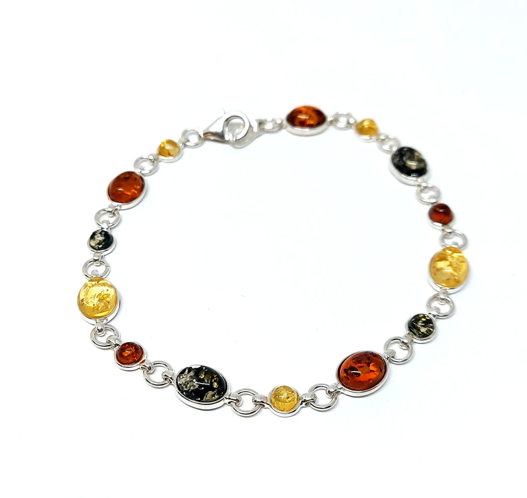 Bracelet with green amber and antique pattern (925)