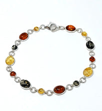 Load image into Gallery viewer, Bracelet with green amber and antique pattern (925)
