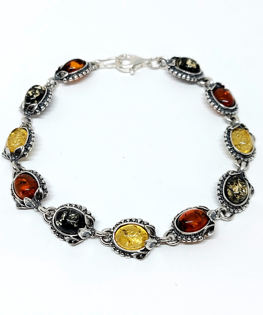Bracelet with green amber and antique pattern (925)