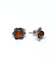 Load image into Gallery viewer, &lt;transcy&gt;Green Amber ear studs 10 mm with smooth edge (925)&lt;/transcy&gt;
