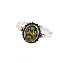 Load image into Gallery viewer, Ring with green amber and twisted edge in sterling silver (925)

