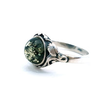 Load image into Gallery viewer, Ring with green amber with leaf motif in sterling silver (925)
