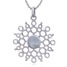 Load image into Gallery viewer, Pendant in sterling silver with mother of pearl, snowflakes (925)
