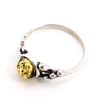 Load image into Gallery viewer, Ring with green amber with &quot;melted&quot; pattern (925)
