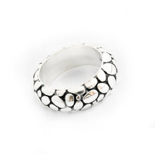Load image into Gallery viewer, Ring in sterling silver with armadillo pattern (925)
