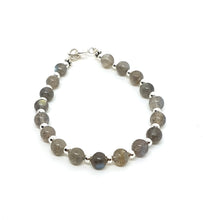 Load image into Gallery viewer, Bracelet ByKila with labradorite and 3mm beads (925)
