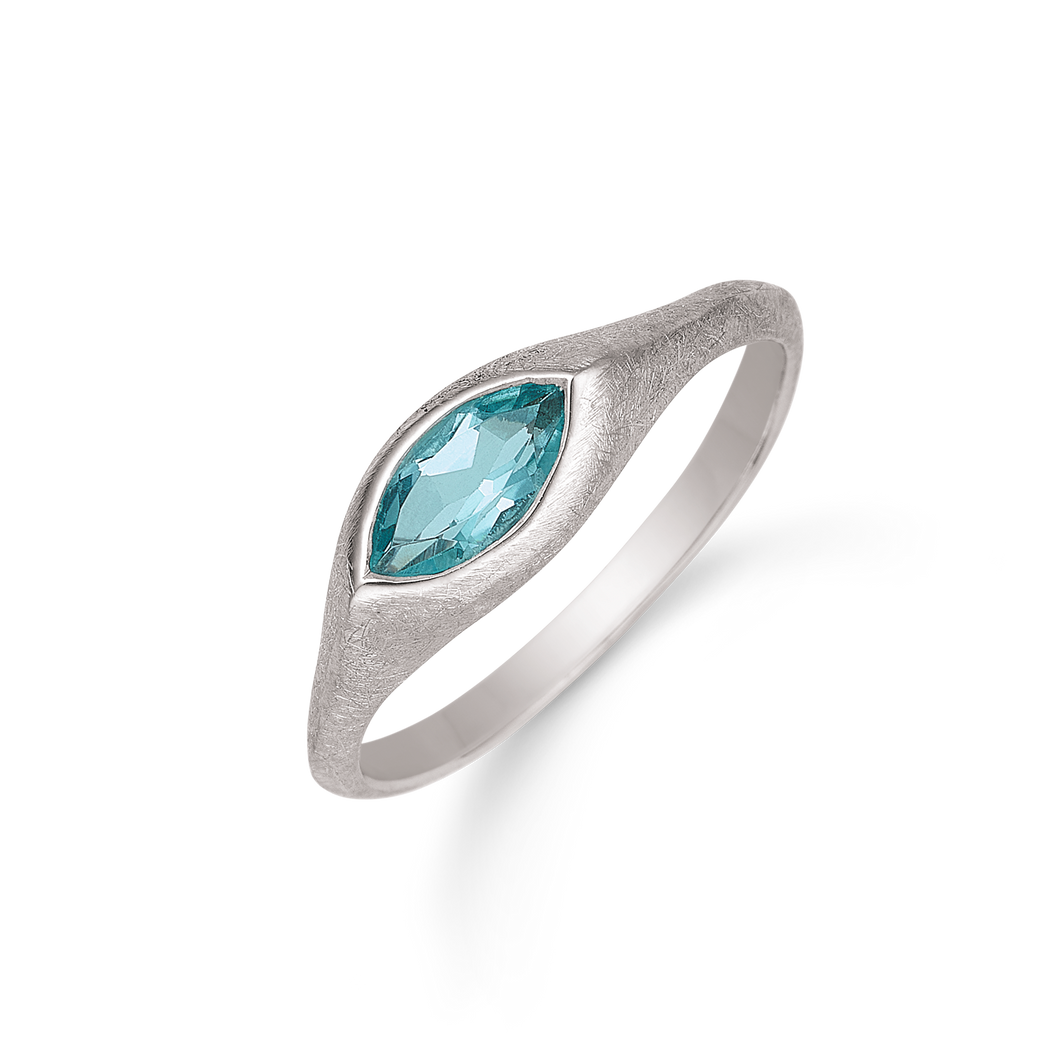 Ring with marquise cut blue topaz (925)