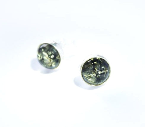 Green Amber ear studs 8 mm with smooth edge (925)