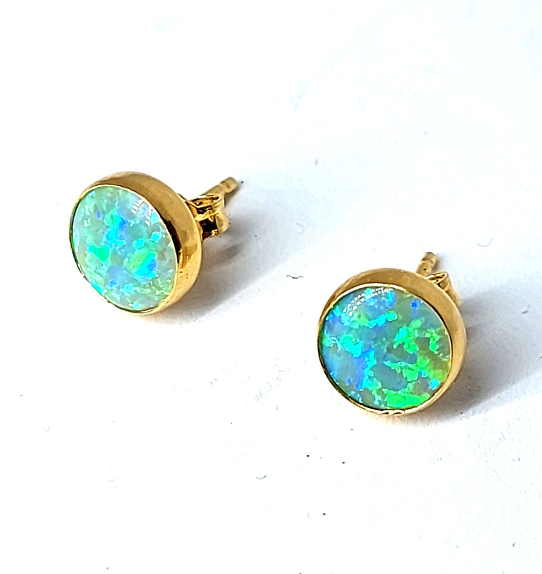 Earring 5 mm Lime green opal with smooth edge (925)