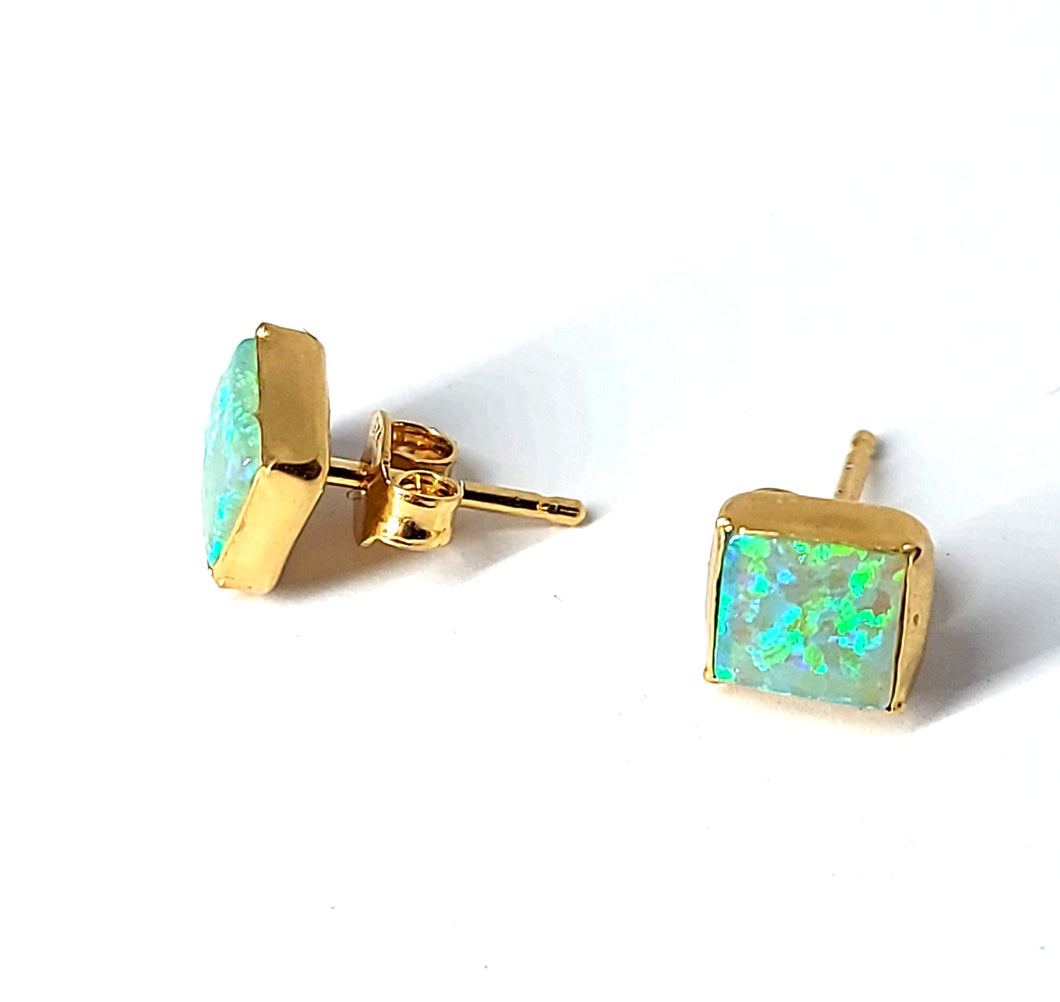 Earring 7mm Lime green opal with smooth edge (925)