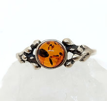 Load image into Gallery viewer, Ring with amber with &quot;melted&quot; pattern (925)
