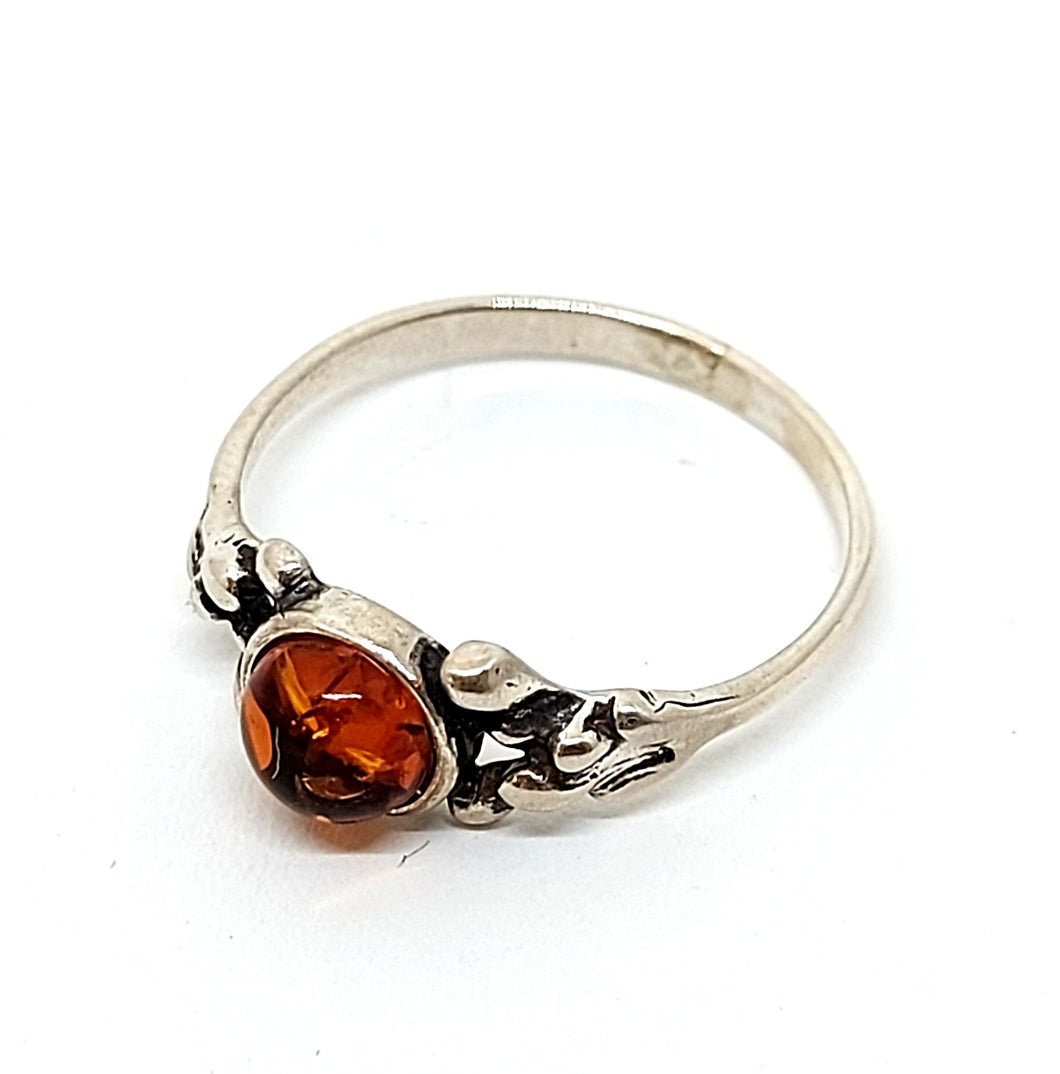 Ring with amber with 