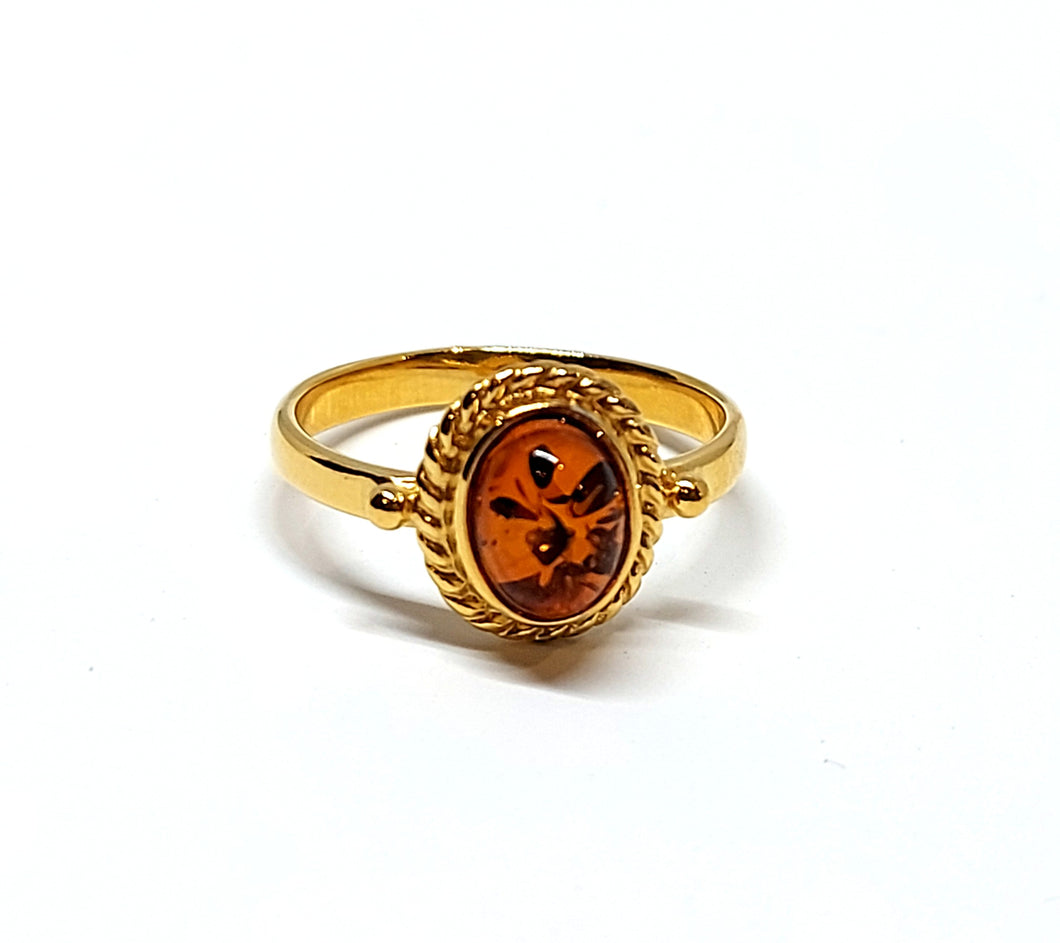 Ring with amber and twisted edge in FG sterling silver (925)