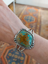 Load image into Gallery viewer, Fixed bangle with 1 large turquoise in oxidized sterling silver (925)

