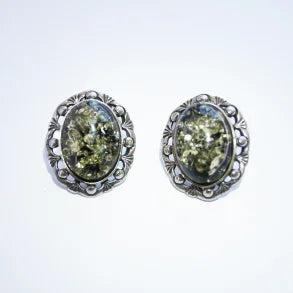 Clip-on earrings with green amber in oxidized sterling silver (925)
