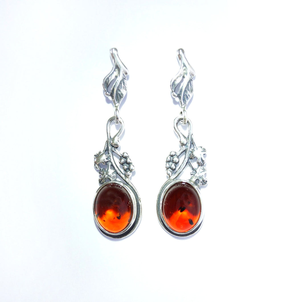 <transcy>Amber pendant earrings with "grape" pattern (925)</transcy>
