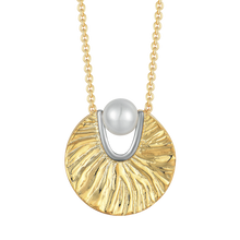Load image into Gallery viewer, Necklace with bugged rustic plate and freshwater pearl (925)
